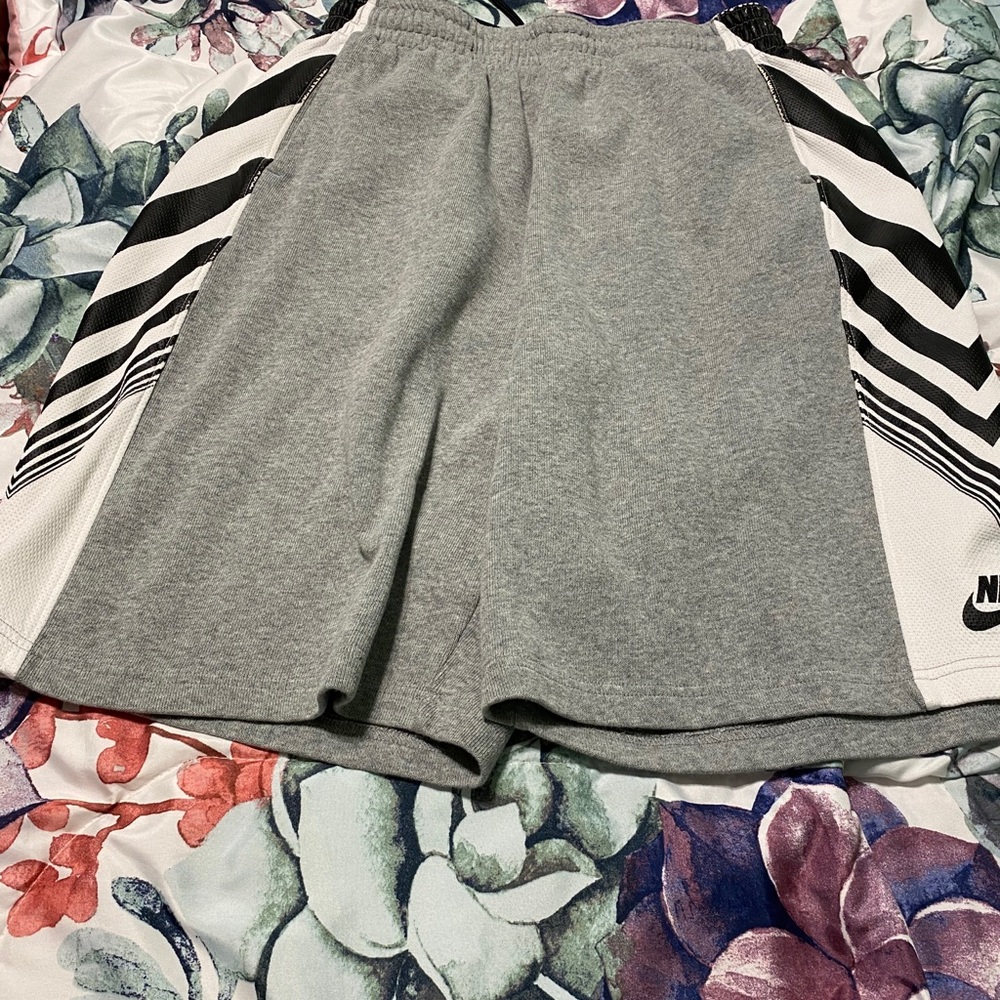 Shorts - Picture 4 of 4